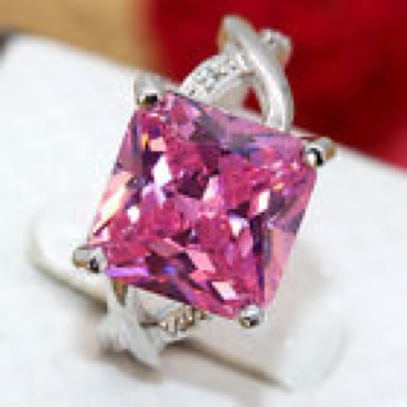 Beautiful large square pink stone in silver setting - Picture 1 of 3